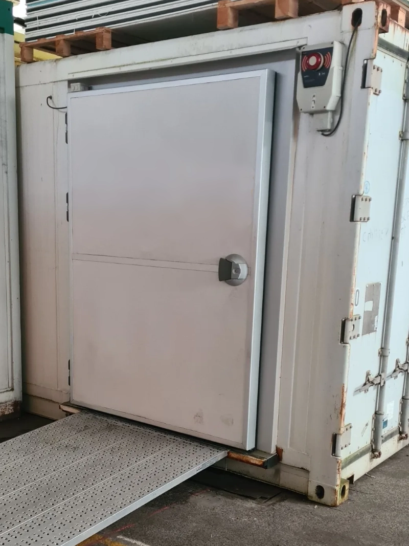 Refrigerated Shipping Container Converted into a Cold Room - Image 4